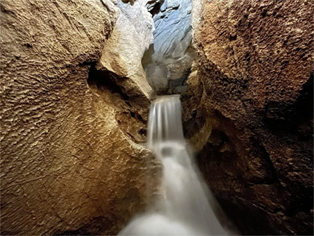 Nishimotodō (Water Cave)